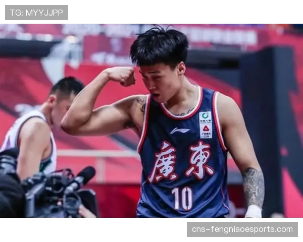 关键时刻：赵睿边路吸引包夹，徐杰底角命中空位三分反超比分