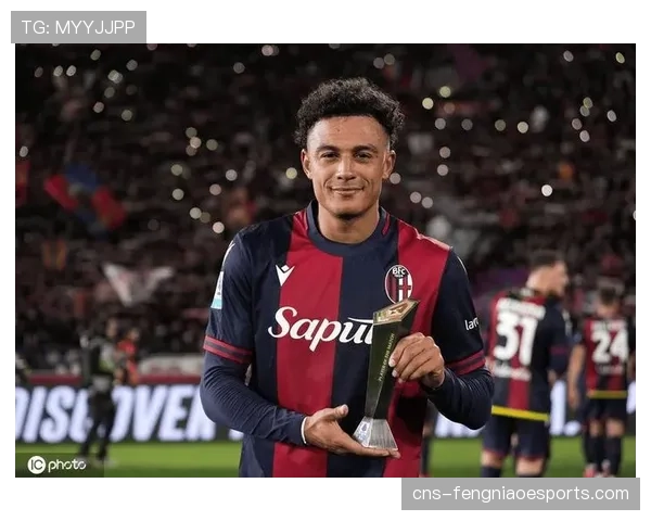 特写镜头：博洛尼亚球员主罚任意球前，场边助教展示对方人墙数据面板